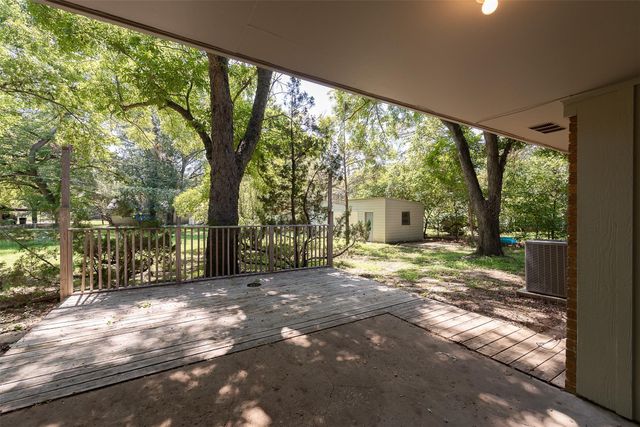 504 Redbud Street, Caldwell, TX 77836