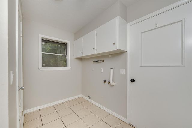 504 Redbud Street, Caldwell, TX 77836
