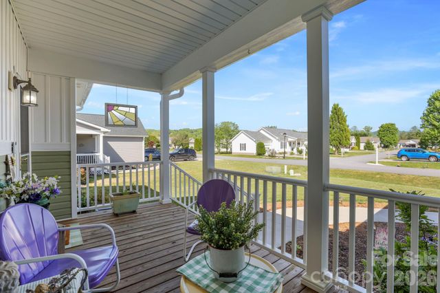 143 Beechnut Drive, Hendersonville, NC 28739