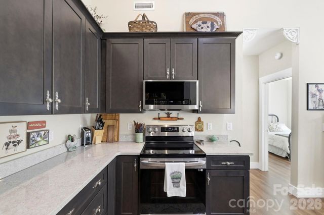 143 Beechnut Drive, Hendersonville, NC 28739