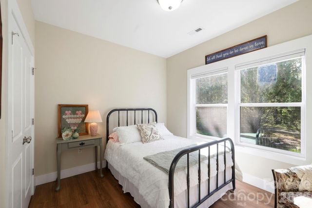 143 Beechnut Drive, Hendersonville, NC 28739