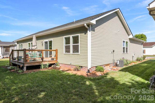 143 Beechnut Drive, Hendersonville, NC 28739