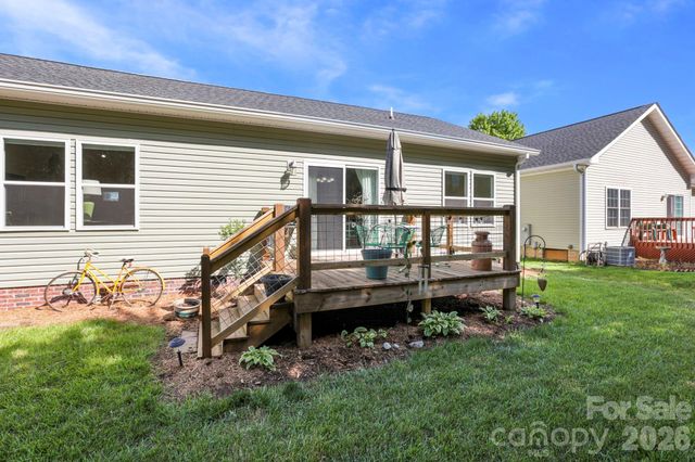 143 Beechnut Drive, Hendersonville, NC 28739