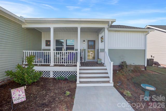 143 Beechnut Drive, Hendersonville, NC 28739