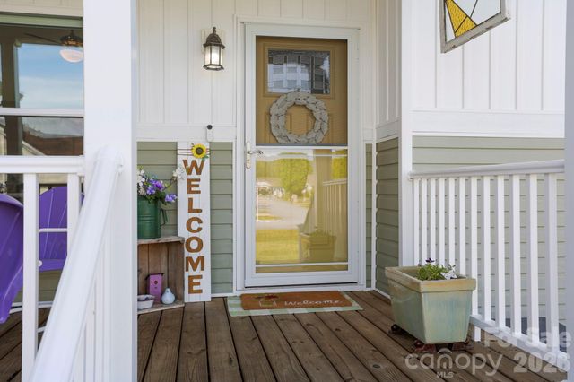 143 Beechnut Drive, Hendersonville, NC 28739