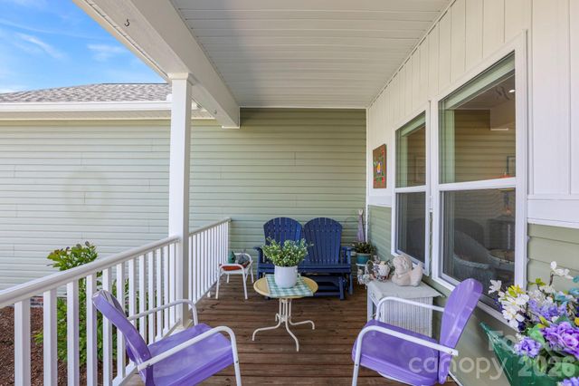 143 Beechnut Drive, Hendersonville, NC 28739
