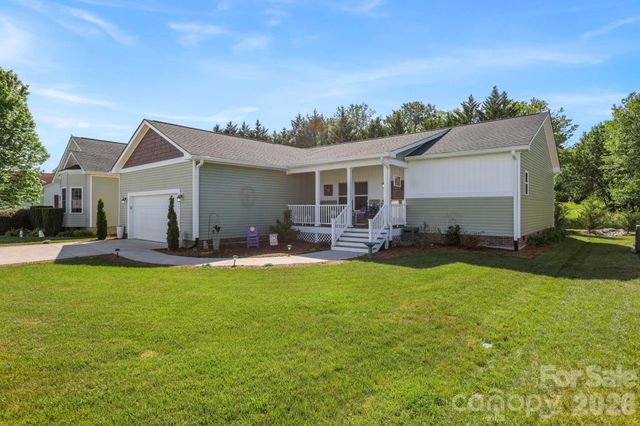 143 Beechnut Drive, Hendersonville, NC 28739