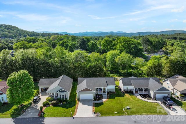 143 Beechnut Drive, Hendersonville, NC 28739