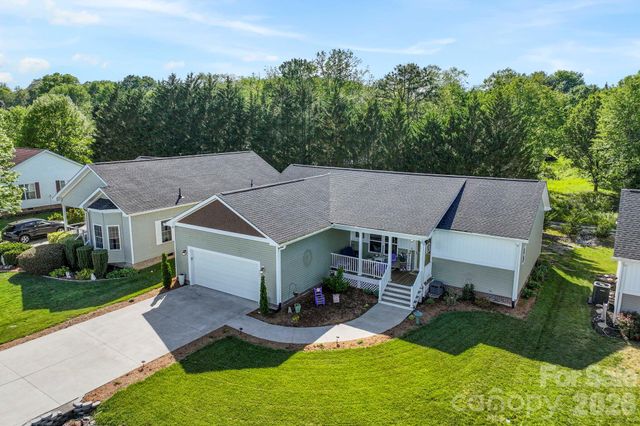 143 Beechnut Drive, Hendersonville, NC 28739