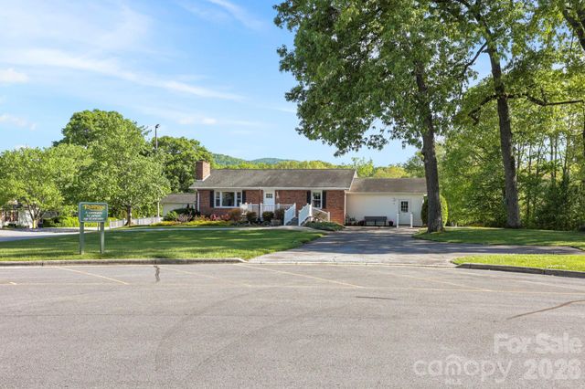 143 Beechnut Drive, Hendersonville, NC 28739