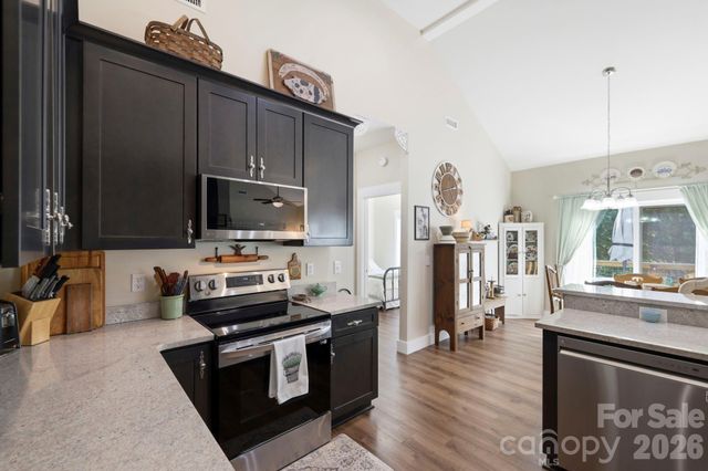 143 Beechnut Drive, Hendersonville, NC 28739