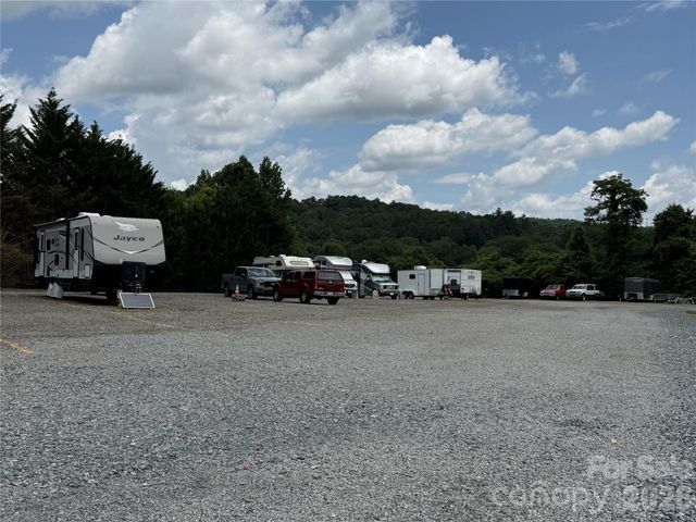143 Beechnut Drive, Hendersonville, NC 28739