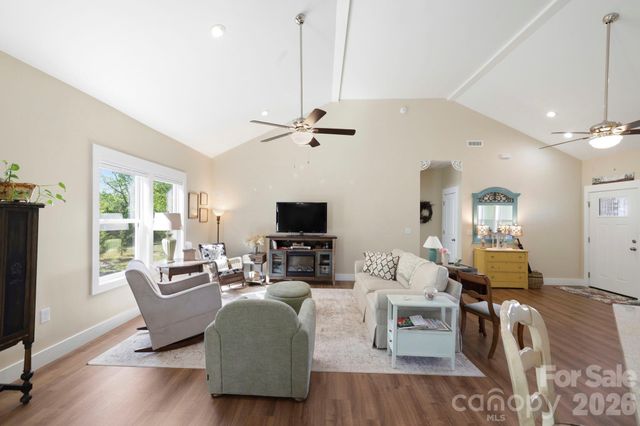 143 Beechnut Drive, Hendersonville, NC 28739