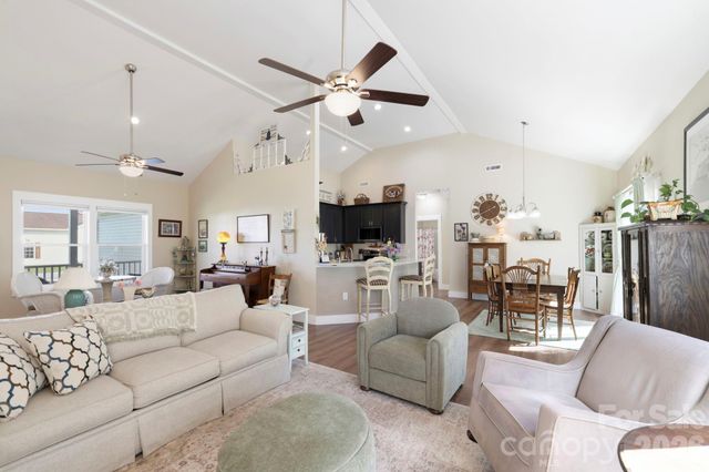 143 Beechnut Drive, Hendersonville, NC 28739