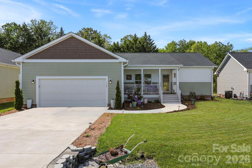 143 Beechnut Drive, Hendersonville, NC 28739