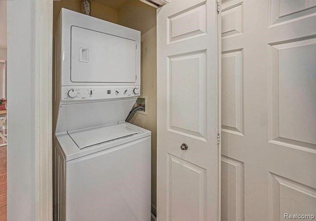 3286 Camden Drive, Troy, MI 48084
