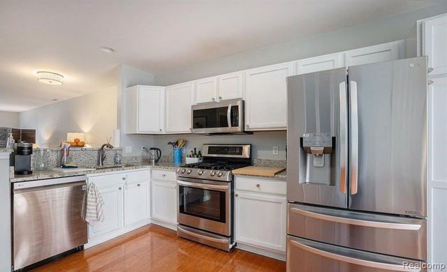 3286 Camden Drive, Troy, MI 48084