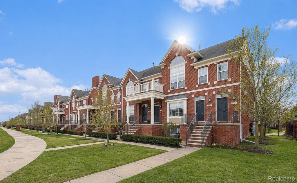 3286 Camden Drive, Troy, MI 48084