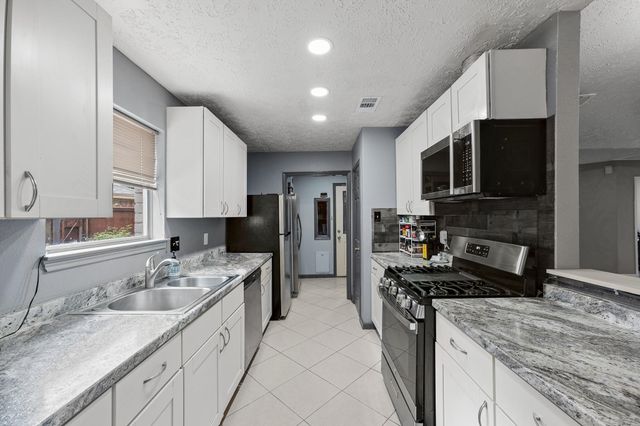 11763 Cliveden Drive, Houston, TX 77066