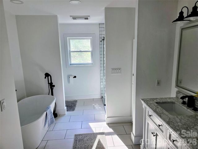 24 Salt Box Haven, Burnsville, NC 28714