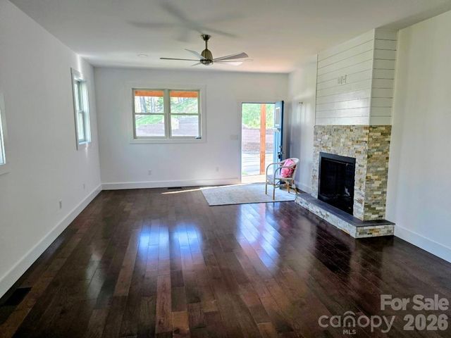 24 Salt Box Haven, Burnsville, NC 28714