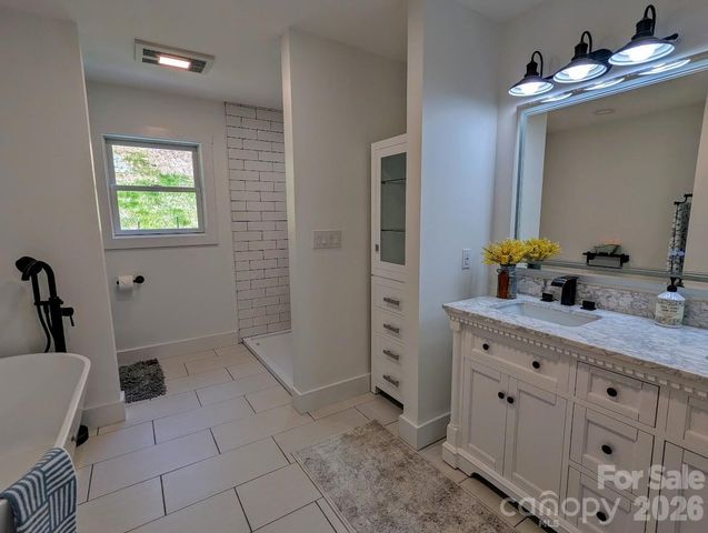 24 Salt Box Haven, Burnsville, NC 28714
