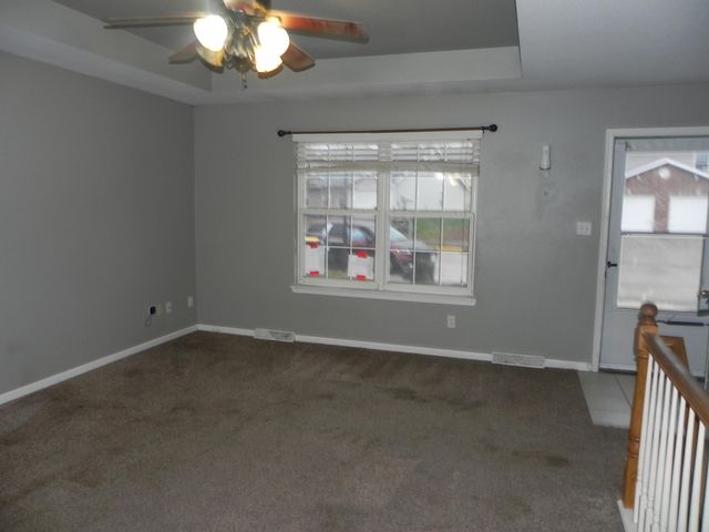 1234 EVERGREEN CIR, Boonville, MO 65233