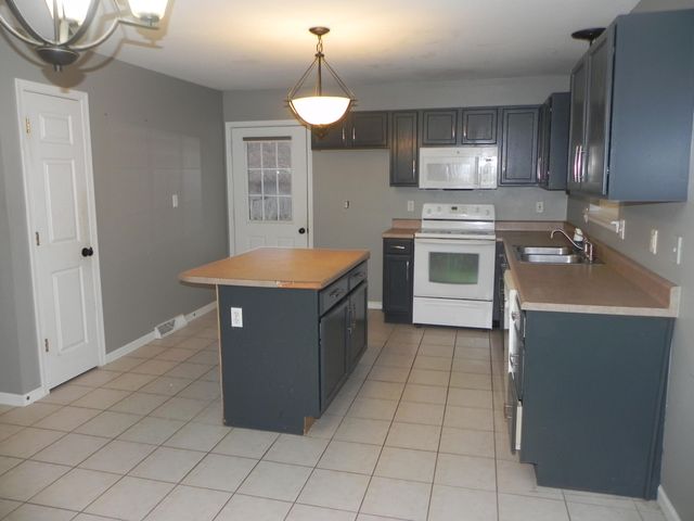 1234 EVERGREEN CIR, Boonville, MO 65233