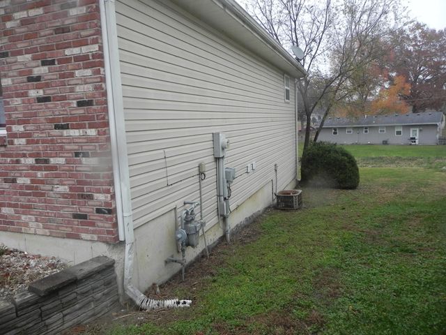 1234 EVERGREEN CIR, Boonville, MO 65233