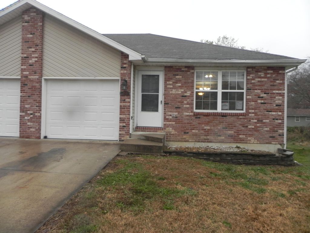 1234 EVERGREEN CIR, Boonville, MO 65233