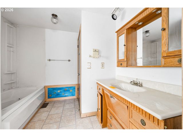 2940 Se OAK St, Hillsboro, OR 97123