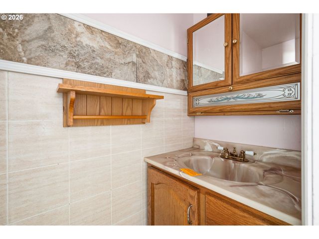 2940 Se OAK St, Hillsboro, OR 97123