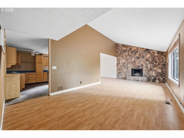 2940 Se OAK St, Hillsboro, OR 97123
