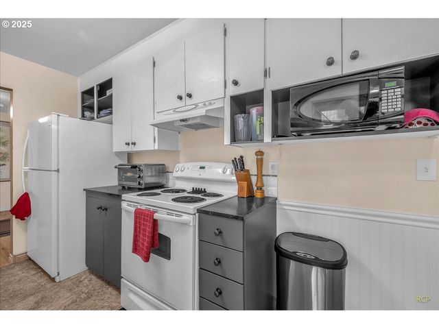 943 OREGON Way, Woodburn, OR 97071