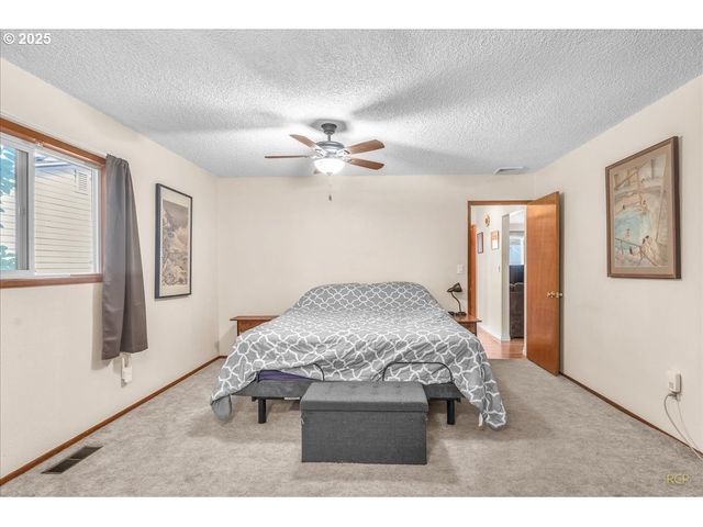 943 OREGON Way, Woodburn, OR 97071