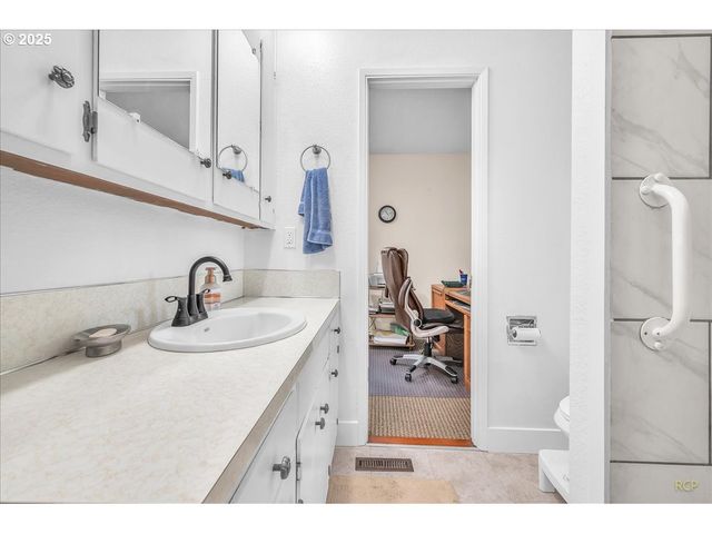 943 OREGON Way, Woodburn, OR 97071