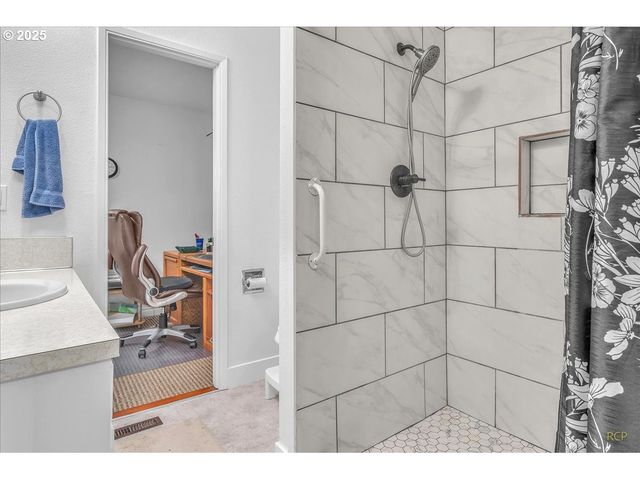 943 OREGON Way, Woodburn, OR 97071