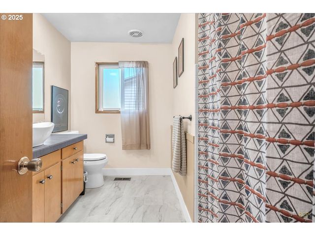 943 OREGON Way, Woodburn, OR 97071