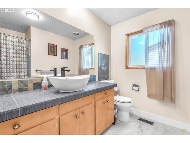 943 OREGON Way, Woodburn, OR 97071