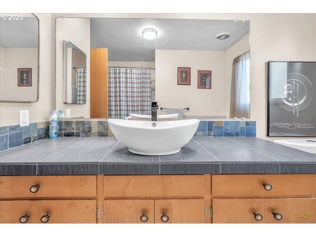 943 OREGON Way, Woodburn, OR 97071