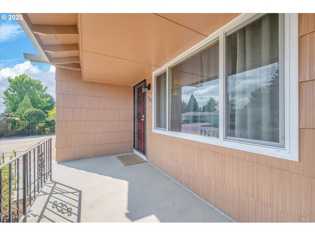 943 OREGON Way, Woodburn, OR 97071