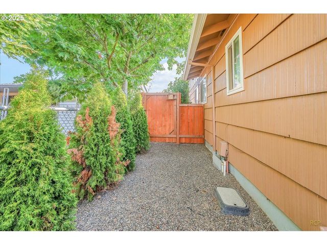 943 OREGON Way, Woodburn, OR 97071