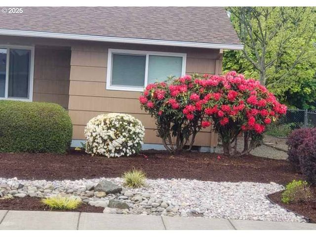 943 OREGON Way, Woodburn, OR 97071