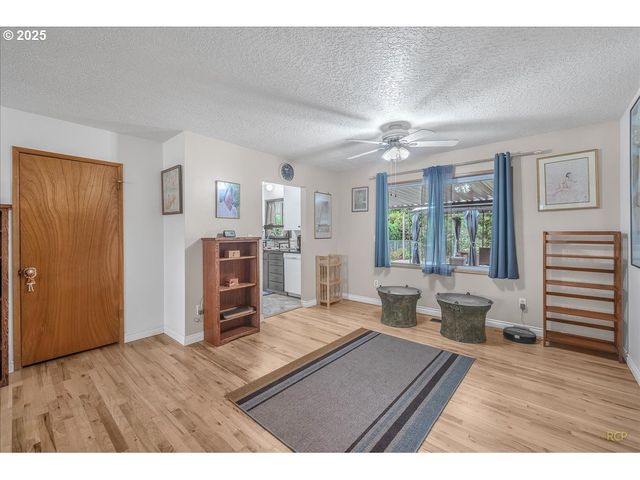 943 OREGON Way, Woodburn, OR 97071