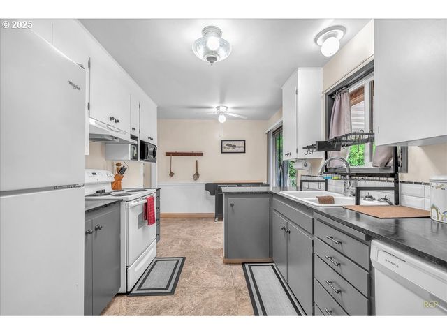 943 OREGON Way, Woodburn, OR 97071