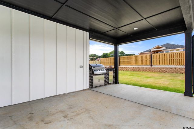 16430 Clearview Dr., Lindale, TX 75771