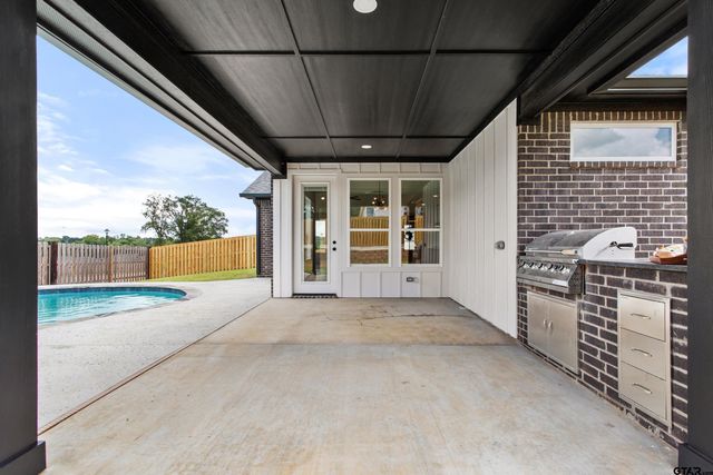16430 Clearview Dr., Lindale, TX 75771