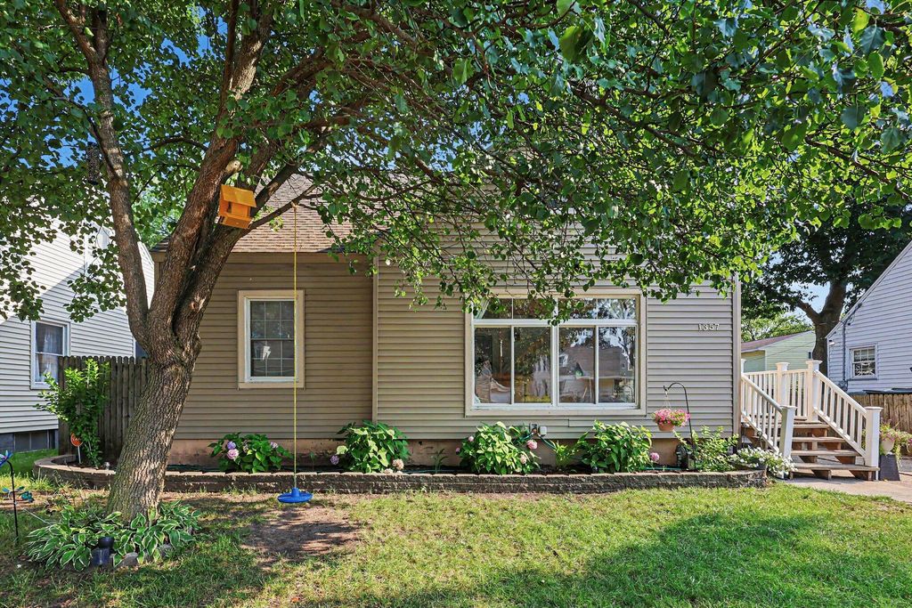 1357 Cornell Road, Roosevelt Park City, MI 49441