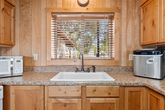 100 Pebble WAY, Buchanan Dam, TX 78609