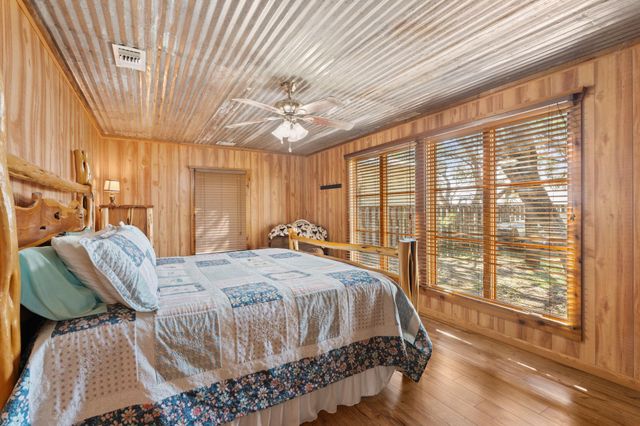 100 Pebble WAY, Buchanan Dam, TX 78609